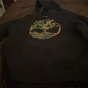 Black timberland hoodie, size s (8).